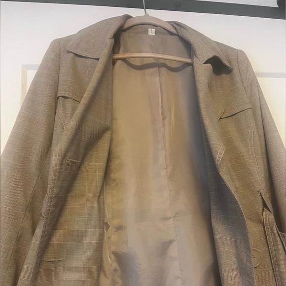 Vintage Beige Trench Coat - Picture 4 of 6